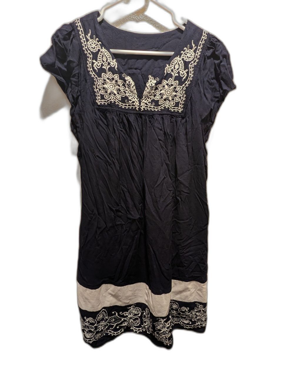 Sz12- Navy and White Embroidered Short-Sleeve Dress boxc
